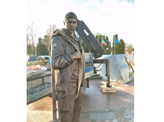 Убили за «Слава Украине»: в Нежине появился памятник расстрелянному Герою Мациевскому, фото