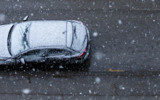 Как пешеходам избежать травм на скользком покрытии: советы патрульных