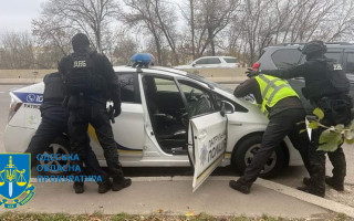В Одесской области патрульных задержали во время получения взятки от водителя авто, фото