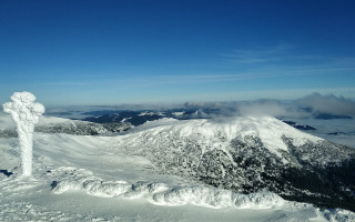 В Карпатах вдарив 16-градусний мороз: сніжне фото з вершини гори Піп Іван