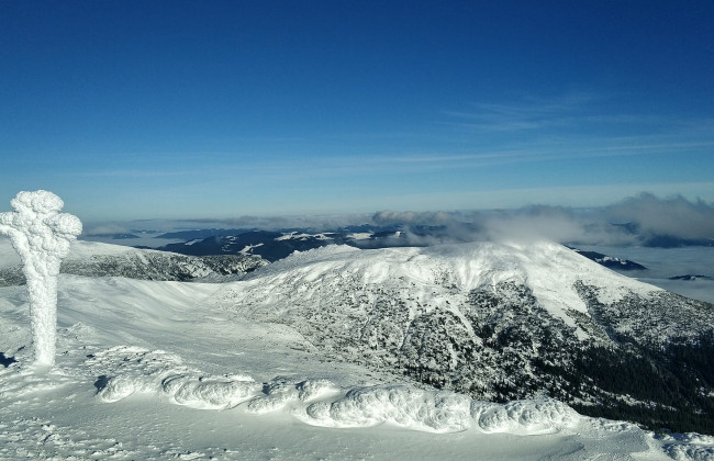 В Карпатах вдарив 16-градусний мороз: сніжне фото з вершини гори Піп Іван