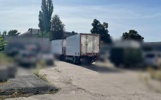 Приобрел фуру для общества под видом гуманитарной помощи для ВСУ: подозревают директора ООО