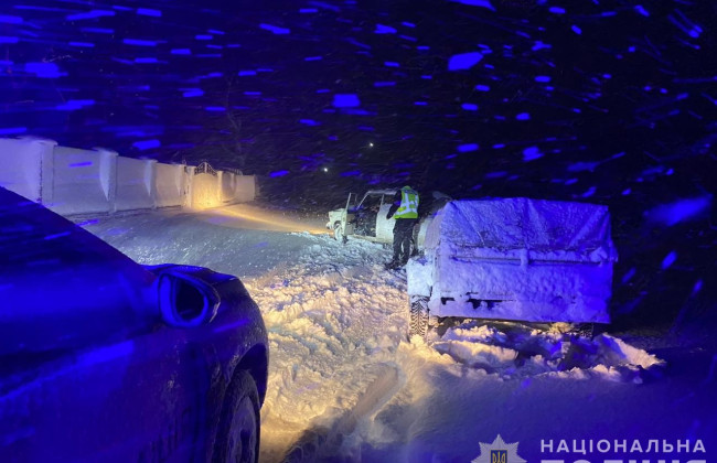 Сложная ситуация с дорожным движением остается в нескольких областях Украины – полиция