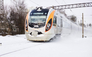 Негода в Україні: деякі потяги затримуються на 3-4 години