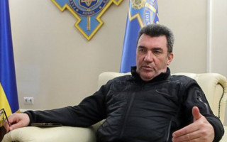 рф хоче «вбити клин» між українськими військовими та політиками — Данілов