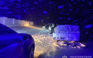 Складна ситуація з дорожнім рухом залишається в кількох областях України – поліція