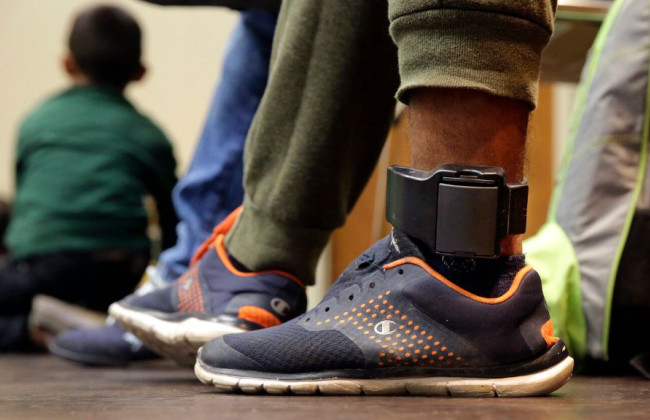 Применение электронных браслетов для лиц, совершивших домашнее насилие: Верховная Рада приняла изменения в кодексы за основу