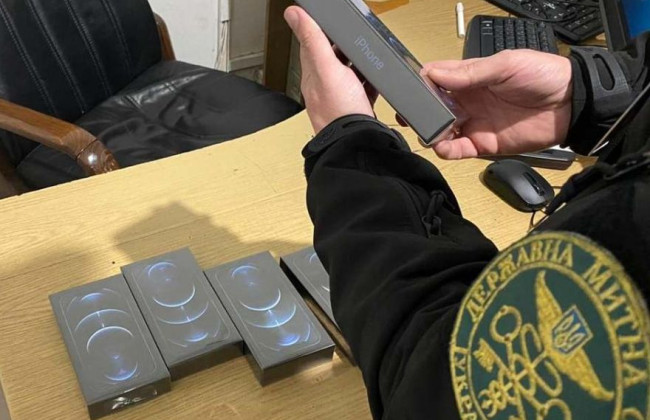 Что будут конфисковывать: Верховная Рада изменила ответственность за перемещение товаров через границу с сокрытием от таможенного контроля