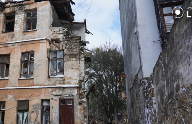 В центре Одессы обрушилась часть дома, фото
