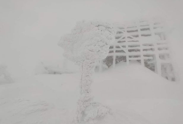 В Карпатах объявили об опасности схода лавин