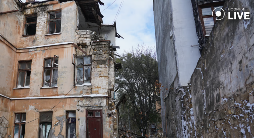 В центрі Одеси обвалилася частина будинку, фото