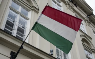 Угорщина вирішила ніколи не постачати Україні зброю