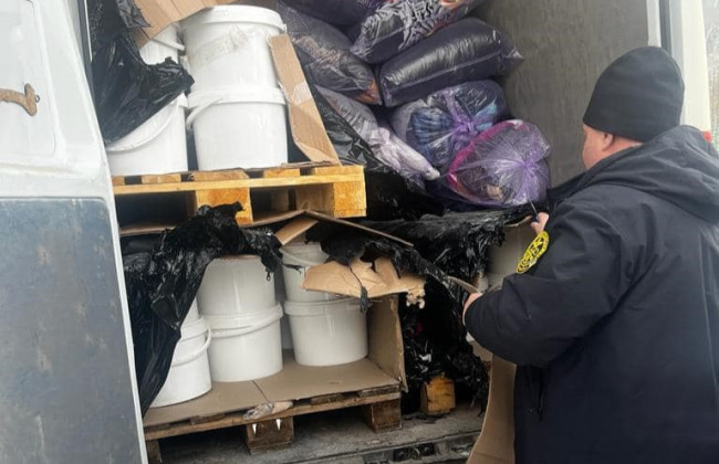 Под видом гуманитарной помощи в Украину пытались ввезти косметические средства на более чем 3 млн гривен