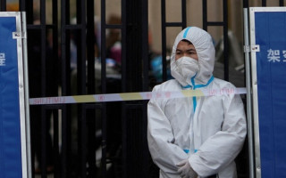 У Китаї через сплеск дитячої респіраторної захворюваності перевантажені педіатричні клініки