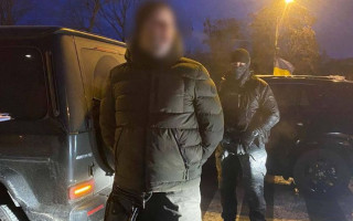 Посадовці держгеокадастру допомогли зловмисникам заволодіти землями біля Київської дамби