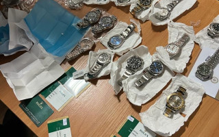 Львів’янин намагався пронести через «зелений коридор» годинники Rolex та діаманти на 12 млн гривень