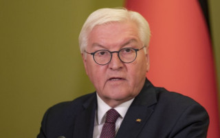 Президент ФРГ Штайнмайер полчаса ждал в самолете в Катаре, пока его встретят: видео