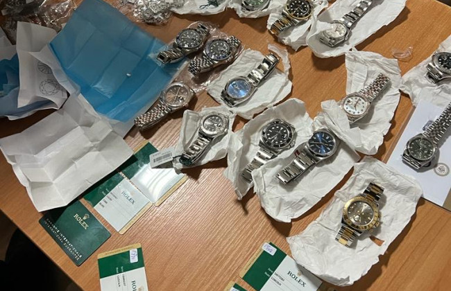 Львовянин пытался пронести через «зеленый коридор» часы Rolex и бриллианты на 12 млн гривен