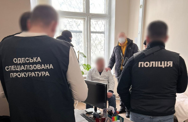 В Одесской области разоблачили врача, который за $5 500 обещал изготовить фиктивные документы для военного