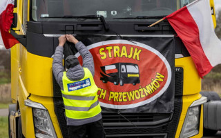 Єврокомісія погрожує Польщі судовим позовом через блокаду українського кордону