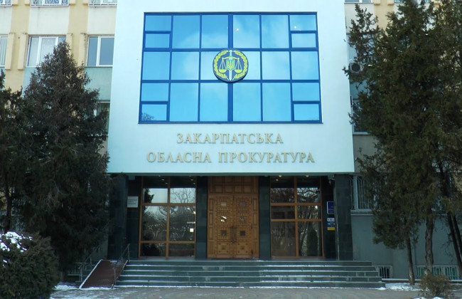 Следователь при участии прокурора на основании временного доступа к вещам изъяли имущество и вывезли его за пределы предприятия, а затем не могли выполнить решение суда по его возвращению, - что решил ВС