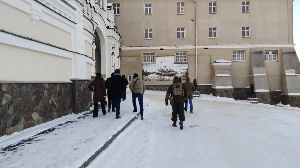 Співробітники СБУ прийшли з обшуками до Почаївської лаври, — ЗМІ