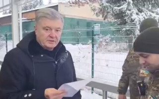 Порошенка не випустили з України у відрядження: відео