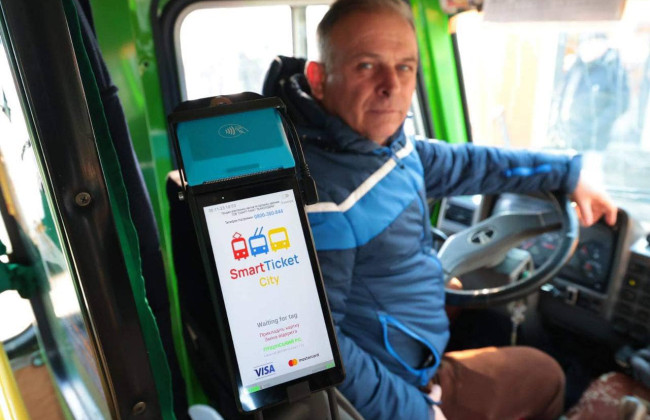 На Львовщине заработала безналичная оплата за проезд в пригородных и междугородных автобусах