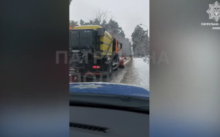 Как не попасть в ДТП на скользкой дороге – в патрульной полиции Киева дали советы