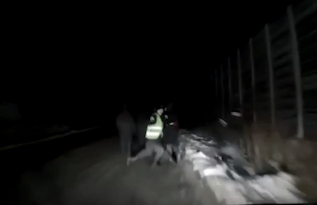 На Камчатке военный на авто влетел в колонну срочников, видео