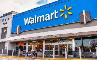 Компания Walmart прекратила сотрудничество с соцсетью Илона Маска на фоне обвинений в антисемитизме