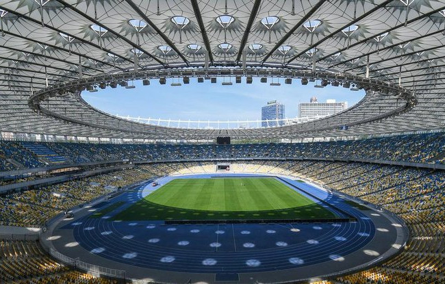 В Украине болельщикам снова разрешат ходить на стадионы