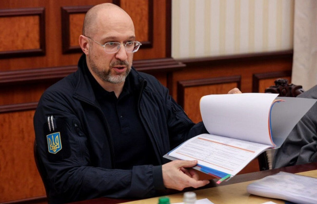 Денис Шмыгаль заявил, что украинцы получили уже более 1,8 млрд грн от государства за поврежденное россией имущество