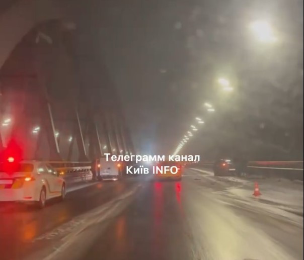 В Киеве на дорогах образовался каток: видео