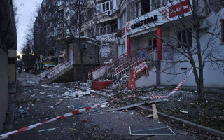 Россияне обстреляли Херсон, попали по жилому дому: есть погибшая и пострадавшие, фото