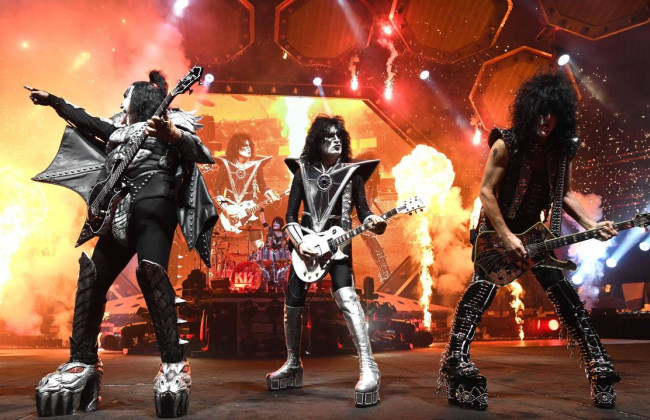 Легендарная группа KISS дала свой последний концерт, которым завершила 50-летнюю карьеру