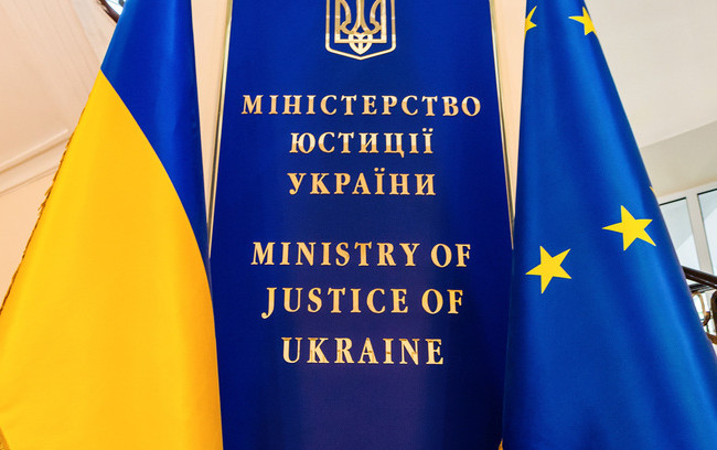 Кабмин увеличил Минюсту объем расходов на оплату труда адвокатов БПД на 7,47 млн грн