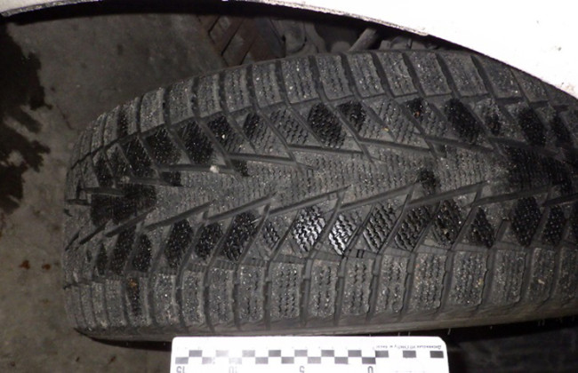 В Киеве у владелицы автомобиля «БМВ» украли зимнюю резину на парковке