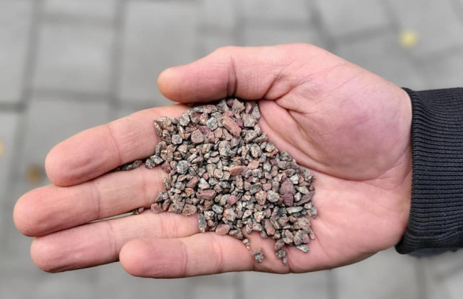 В киевских парках и скверах вместо технической соли будут использовать гранитную крошку и бишофит