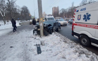 У Києві сталася ДТП на Берестейському проспекті: рух транспорту в напрямку центра ускладнений