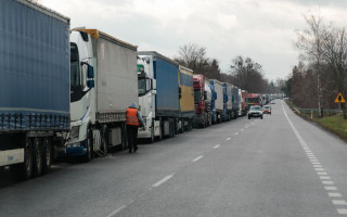 Блокада кордону: у Єврокомісії заявили, що умови, в яких водії опинилися через блокаду, є драматичними