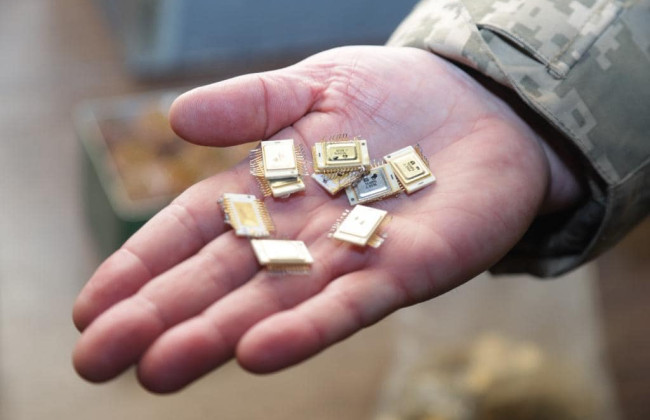 Реализация драгоценных металлов из микросхем, обнаруженных в одной из воинских частей: куда направят средства
