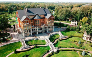 В парке Межигорье производили фальсификат — сладости, кофе, специи и вермишель.