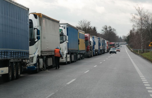 Блокада границы: в Еврокомиссии заявили, что условия, в которых водители оказались из-за блокады, драматичны.