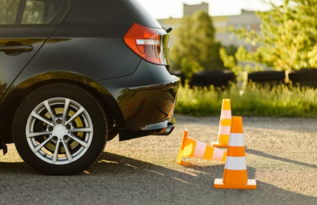 Сколько часов теории и практики должен пройти кандидат в водители в автошколе