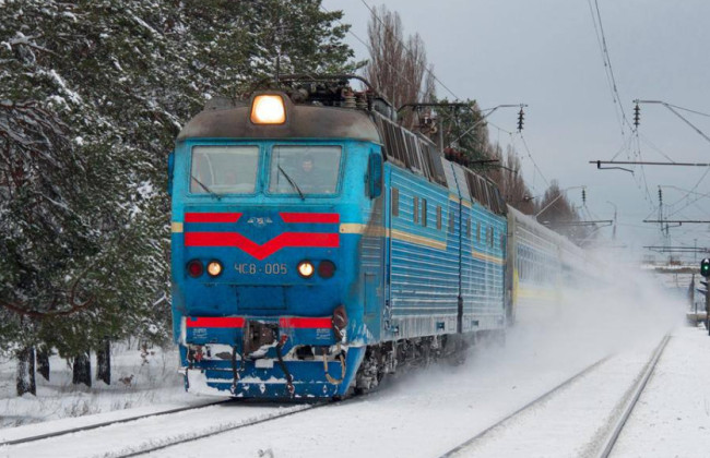 Укрзализныця на зимние праздники запустит специальные поезда в Карпаты