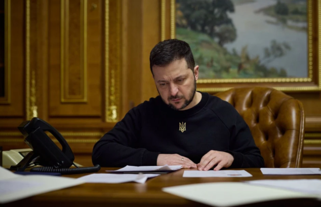 Зеленский ввел в действие санкции против более 360 российских граждан и компаний
