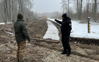 На кордоні з Білоруссю будують нові оборонні споруди, фото