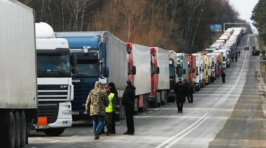 Более 3 тысяч грузовиков стоят в очереди на польско-украинском , — ГПСУ