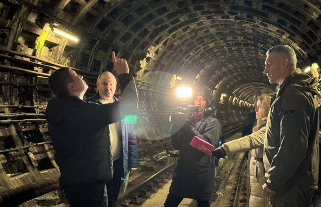 В тоннеле киевского метро образовались трещины, есть угроза обвала, видео